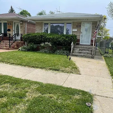 Retro 5 Bed House In The Heart Of Entertainment Villa